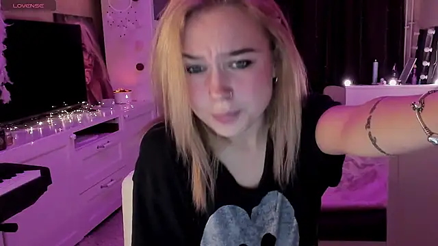 MaryDreaminess online show from 03/22/25, 04:47