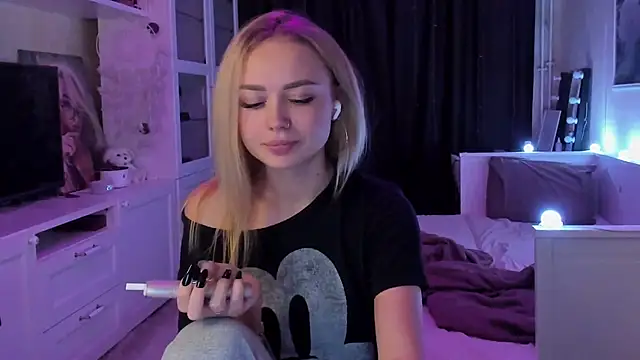 MaryDreaminess online show from 09/18/25, 08:22