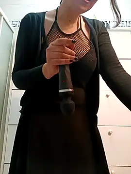 Snapshot of Dolcissima33 chatting on 02/21/25, 03:21 Dolcissima33 online show from 02/21/25, 03:21