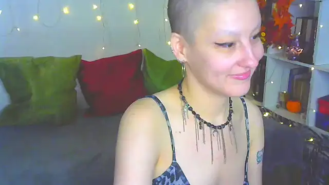 Snapshot of MartaBounty chatting on 10/17/25, 12:14 MartaBounty online show from 10/17/25, 12:14