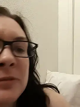 Snapshot of DesreRose chatting on 08/04/26, 12:58 DesreRose online show from 08/04/26, 12:58