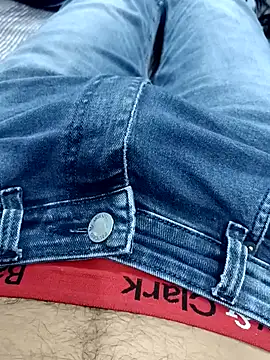 Snapshot of Babyucum4me chatting on 12/21/24, 01:21 Babyucum4me online show from 12/21/24, 01:21