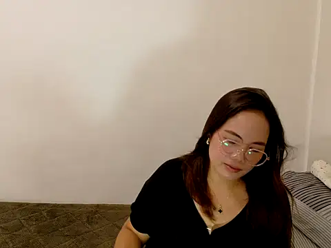 BURBERRY69 online show from 04/08/26, 12:16