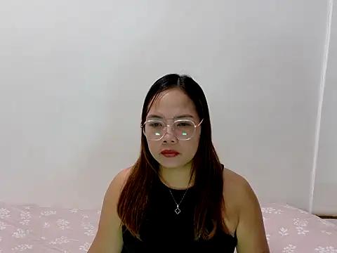 BURBERRY69 online show from 06/01/26, 11:01