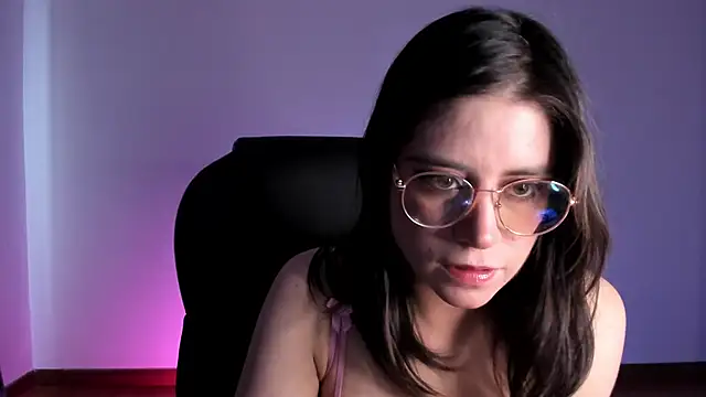 Snapshot of HazelKush chatting on 10/04/25, 08:07 HazelKush online show from 10/04/25, 08:07