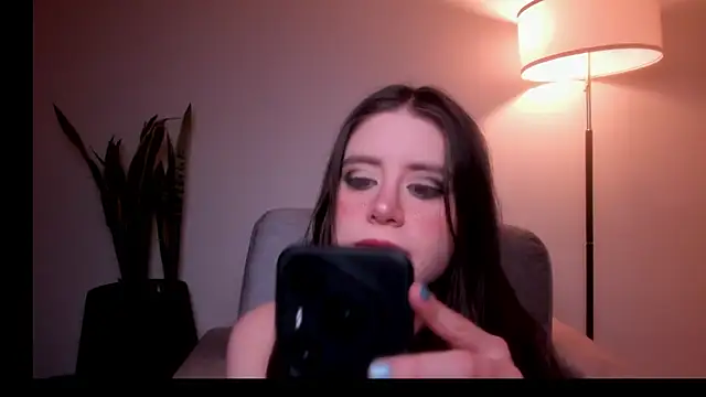 Snapshot of HazelKush chatting on 05/20/26, 11:11 HazelKush online show from 05/20/26, 11:11