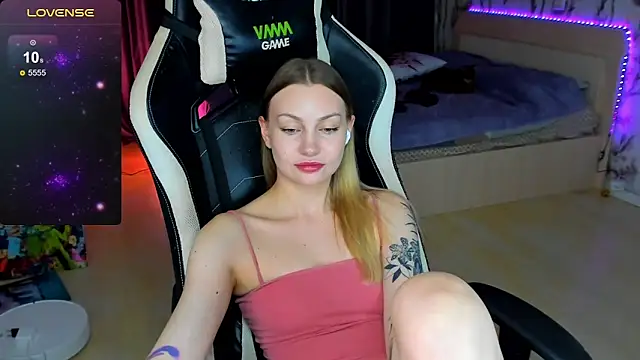 BiMolly online show from 11/08/25, 08:07