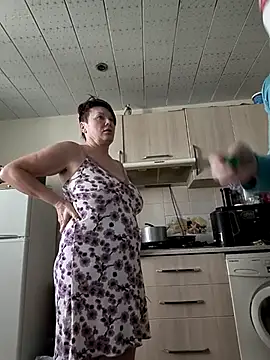  lady red  online show from 03/16/25, 05:36