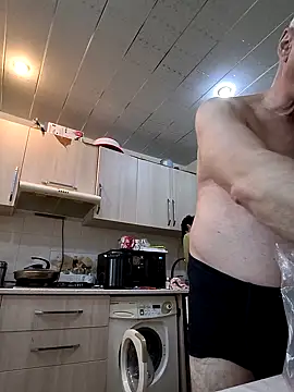  lady red  online show from 04/01/26, 02:36