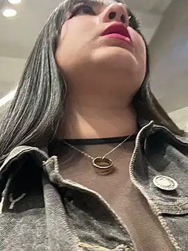 Elle online show from 02/22/25, 08:42