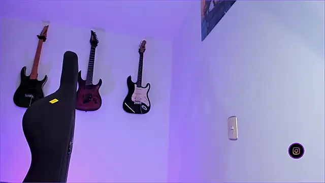 Elle online show from 03/03/25, 01:10