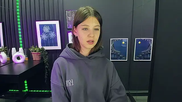 Snapshot of ElizaMild chatting on 12/10/24, 07:11 ElizaMild online show from 12/10/24, 07:11