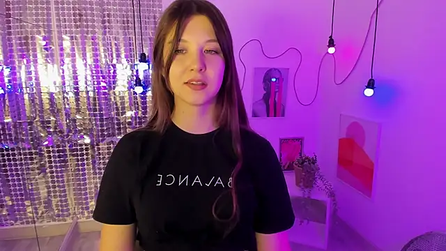 Snapshot of ElizaMild chatting on 12/20/24, 01:11 ElizaMild online show from 12/20/24, 01:11