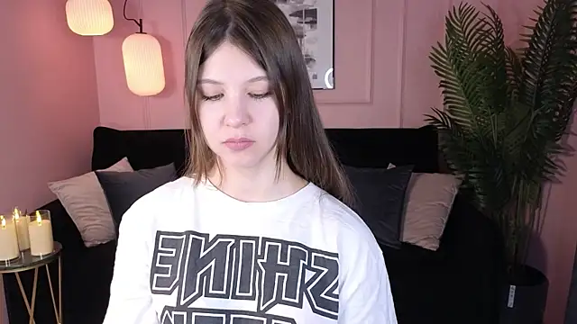 Snapshot of ElizaMild chatting on 12/26/24, 04:47 ElizaMild online show from 12/26/24, 04:47