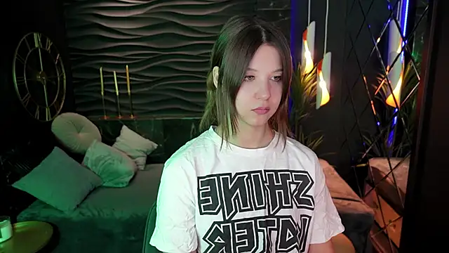 Snapshot of ElizaMild chatting on 01/09/25, 01:13 ElizaMild online show from 01/09/25, 01:13