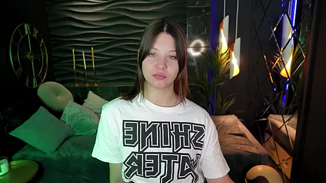 Snapshot of ElizaMild chatting on 01/09/25, 05:00 ElizaMild online show from 01/09/25, 05:00