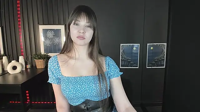 Snapshot of ElizaMild chatting on 01/23/25, 04:37 ElizaMild online show from 01/23/25, 04:37