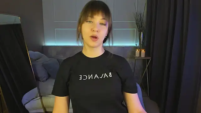 Snapshot of ElizaMild chatting on 02/20/25, 01:30 ElizaMild online show from 02/20/25, 01:30