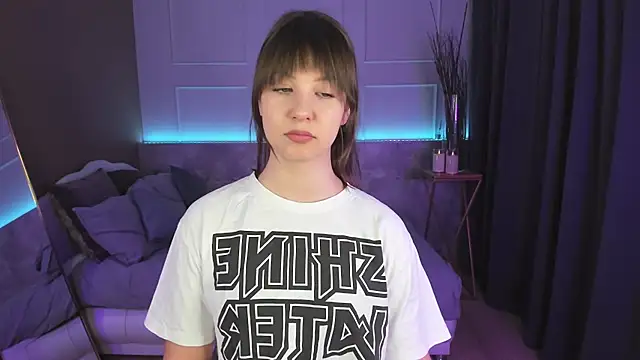 Snapshot of ElizaMild chatting on 02/23/25, 01:32 ElizaMild online show from 02/23/25, 01:32