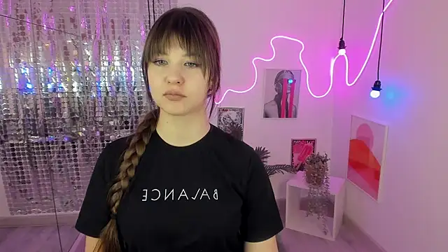 Snapshot of ElizaMild chatting on 03/02/25, 01:05 ElizaMild online show from 03/02/25, 01:05