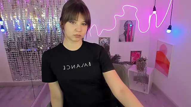 Snapshot of ElizaMild chatting on 03/02/25, 07:45 ElizaMild online show from 03/02/25, 07:45