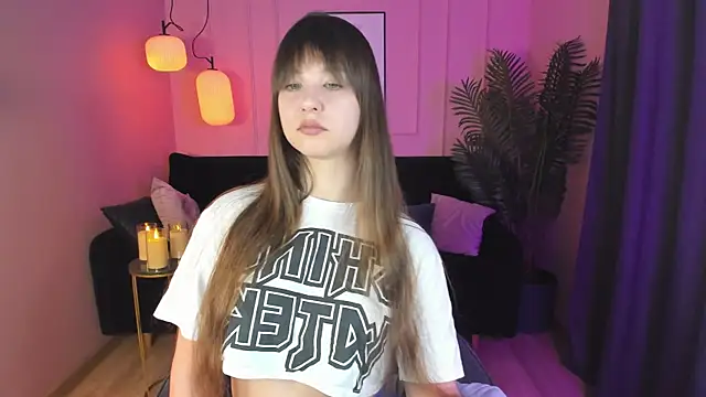 Snapshot of ElizaMild chatting on 03/13/25, 01:40 ElizaMild online show from 03/13/25, 01:40