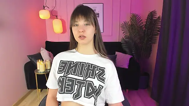 Snapshot of ElizaMild chatting on 03/13/25, 04:56 ElizaMild online show from 03/13/25, 04:56