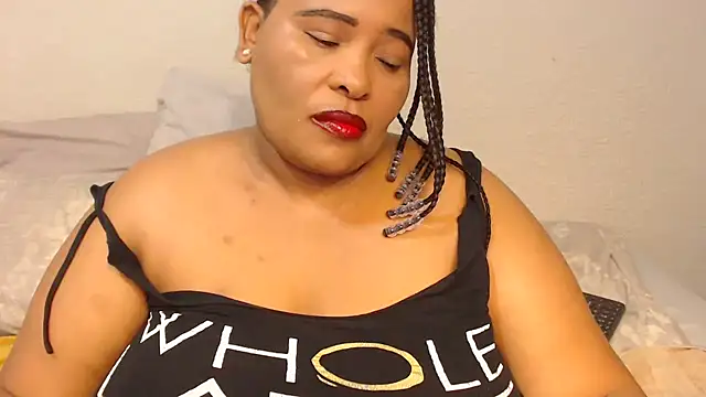 Snapshot of zandile chatting on 03/07/25, 03:40 zandile online show from 03/07/25, 03:40