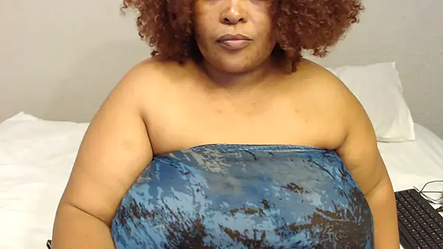 Snapshot of zandile chatting on 11/22/25, 09:47 zandile online show from 11/22/25, 09:47