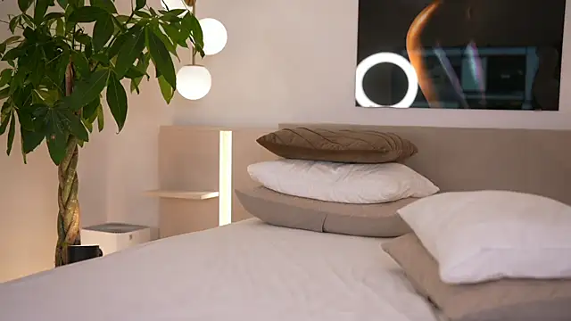 DoviaClaire online show from 12/05/25, 08:01