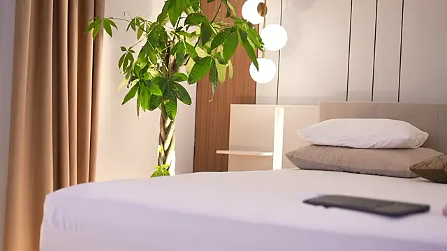 DoviaClaire online show from 02/14/26, 08:00