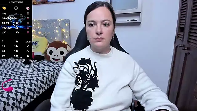 angelaagomez online show from 10/28/25, 05:37