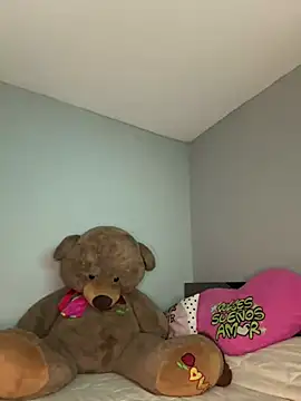 Snapshot of Sammy_pink chatting on 12/18/24, 12:21 Sammy pink online show from 12/18/24, 12:21