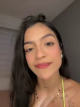 Snapshot of Sammy_pink chatting on 09/27/25, 10:48 Sammy pink online show from 09/27/25, 10:48