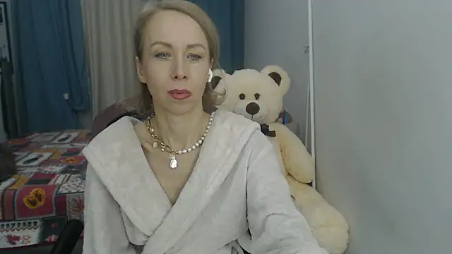 Snapshot of LuxuryNika chatting on 12/20/24, 08:01 LuxuryNika online show from 12/20/24, 08:01