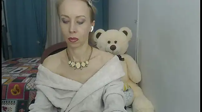 Snapshot of LuxuryNika chatting on 12/23/24, 06:05 LuxuryNika online show from 12/23/24, 06:05