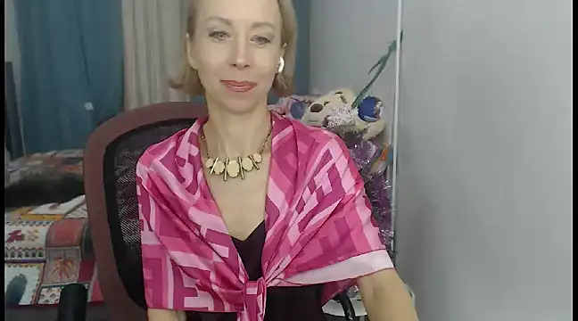 Snapshot of LuxuryNika chatting on 01/01/25, 02:20 LuxuryNika online show from 01/01/25, 02:20