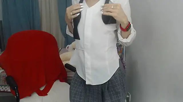 Snapshot of LuxuryNika chatting on 01/04/25, 06:51 LuxuryNika online show from 01/04/25, 06:51