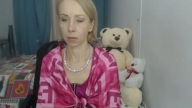 Snapshot of LuxuryNika chatting on 01/17/25, 03:53 LuxuryNika online show from 01/17/25, 03:53