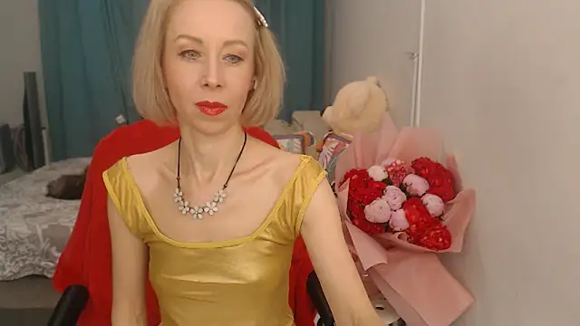 Snapshot of LuxuryNika chatting on 02/03/25, 02:13 LuxuryNika online show from 02/03/25, 02:13