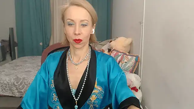 Snapshot of LuxuryNika chatting on 02/08/25, 02:38 LuxuryNika online show from 02/08/25, 02:38