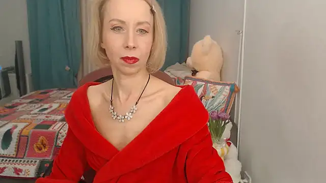 Snapshot of LuxuryNika chatting on 02/15/25, 03:50 LuxuryNika online show from 02/15/25, 03:50
