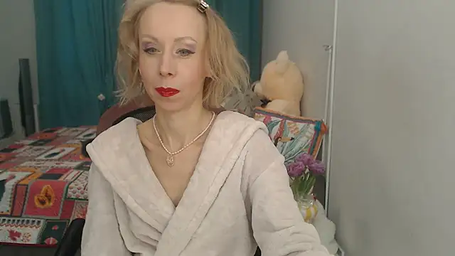 Snapshot of LuxuryNika chatting on 02/17/25, 02:59 LuxuryNika online show from 02/17/25, 02:59