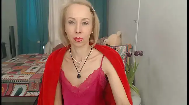 Snapshot of LuxuryNika chatting on 03/18/25, 02:37 LuxuryNika online show from 03/18/25, 02:37