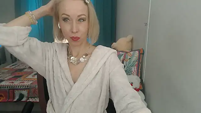 Snapshot of LuxuryNika chatting on 03/22/25, 12:25 LuxuryNika online show from 03/22/25, 12:25