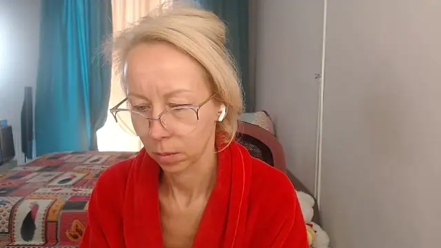 Snapshot of LuxuryNika chatting on 09/15/25, 07:52 LuxuryNika online show from 09/15/25, 07:52