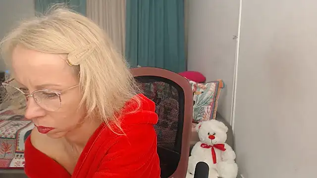 Snapshot of LuxuryNika chatting on 09/20/25, 05:58 LuxuryNika online show from 09/20/25, 05:58