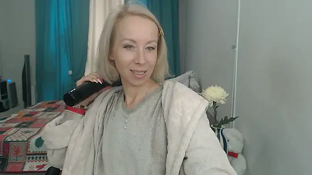 Snapshot of LuxuryNika chatting on 09/29/25, 10:31 LuxuryNika online show from 09/29/25, 10:31