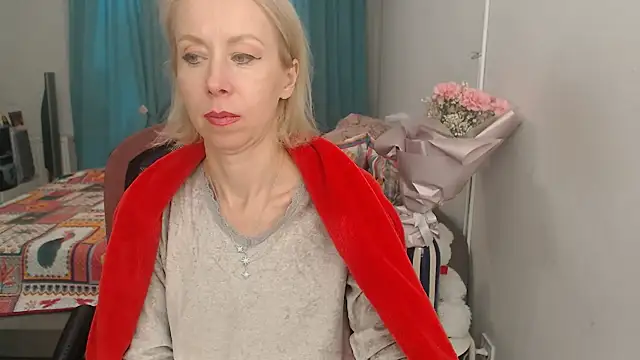 Snapshot of LuxuryNika chatting on 10/06/25, 01:30 LuxuryNika online show from 10/06/25, 01:30