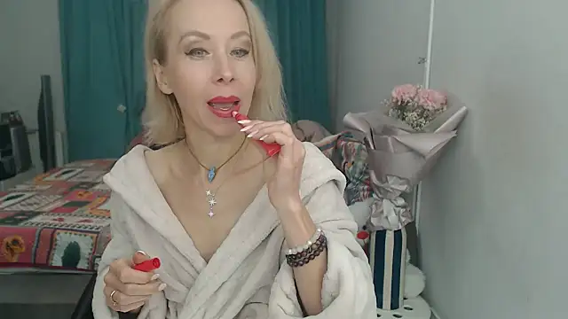 Snapshot of LuxuryNika chatting on 10/14/25, 04:19 LuxuryNika online show from 10/14/25, 04:19